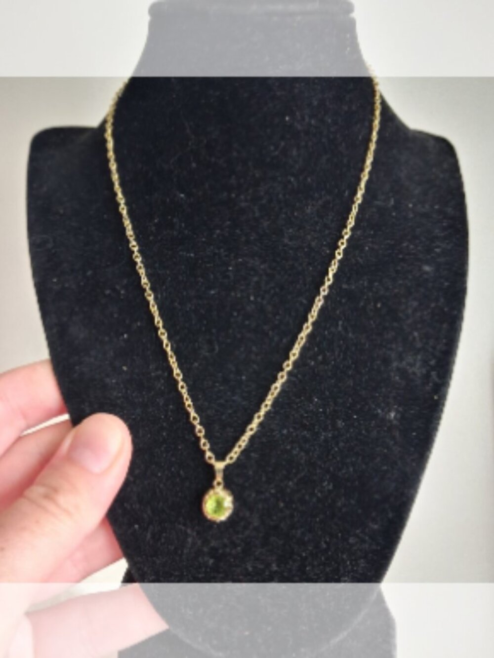 18 inch Green stoned necklace